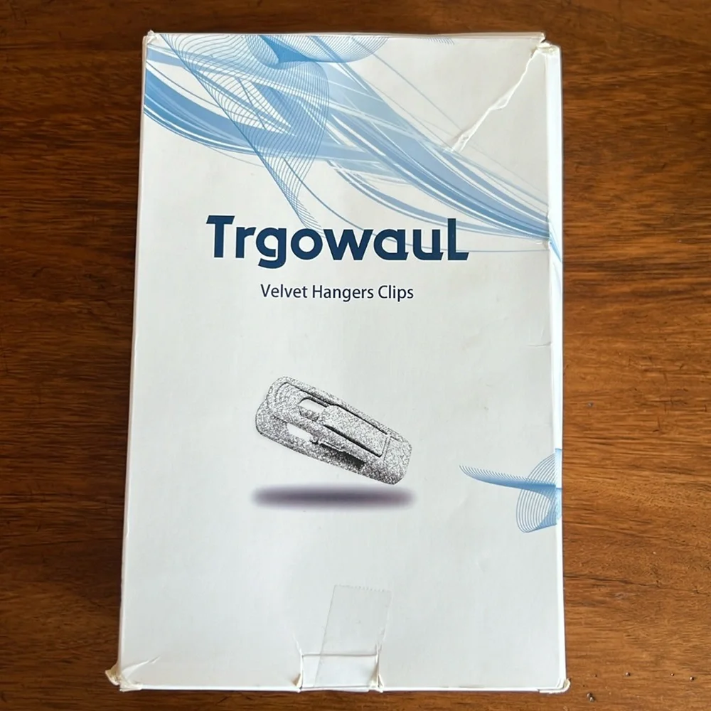 Trgowaul 60 Piece Grey Velvet Hangers Clips NWT